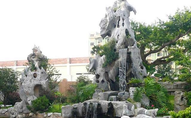 假山设计制作时我们同样也要考虑假山的风水位置